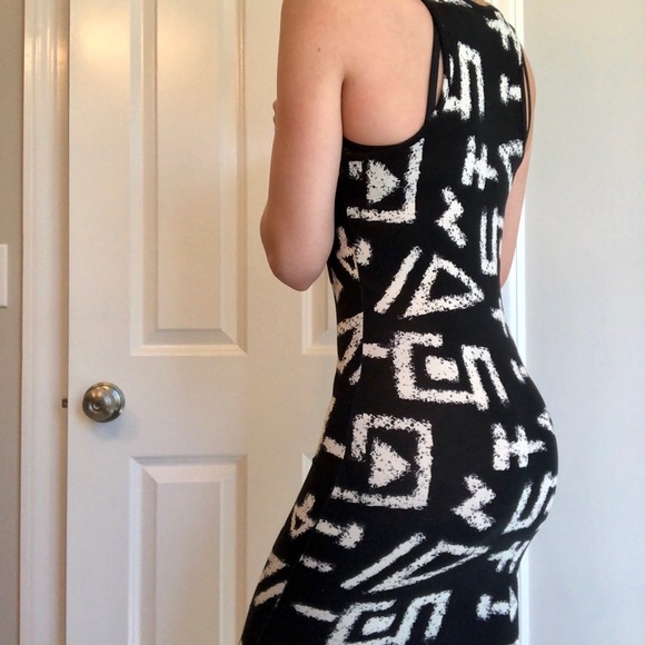 Topshop Dresses & Skirts - Topshop Black and White Bodycon Patterned Dress